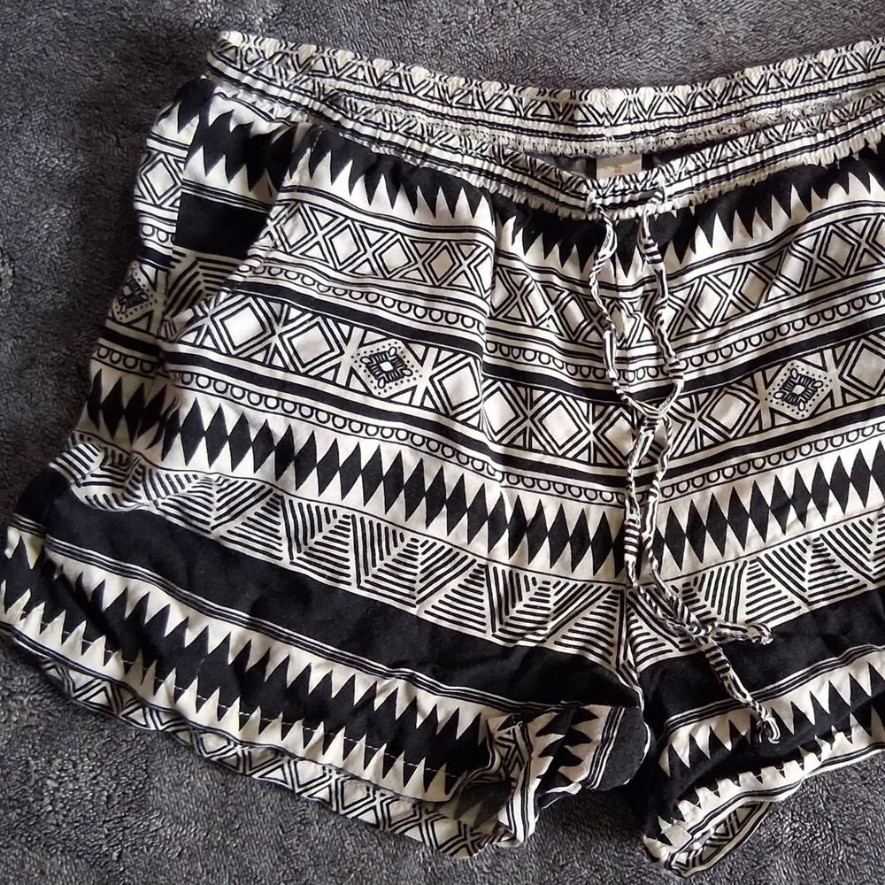 No-boundaries Women's Black and White Shorts
